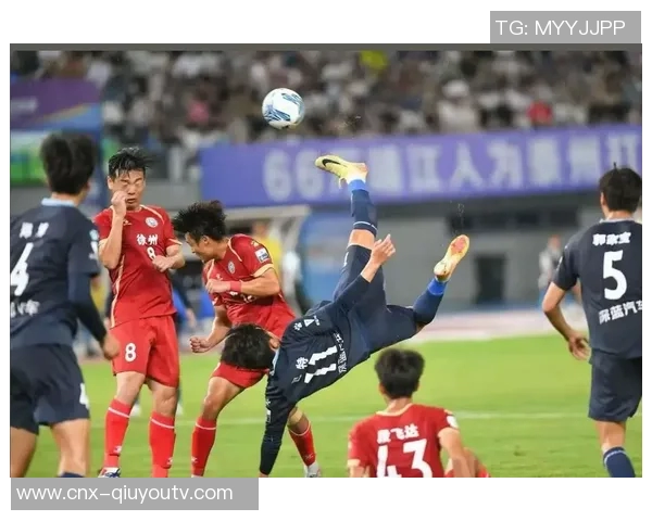 足球明星风采尽显球场上的英雄与他们的精彩瞬间